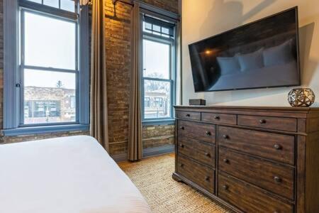 Hip Urban Loft - Small Town Charm - 124 Lofts #1 West Dundee Exterior foto
