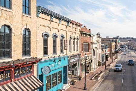 Hip Urban Loft - Small Town Charm - 124 Lofts #1 West Dundee Exterior foto